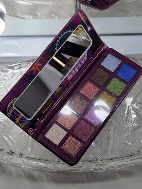 Essence Welcome to Sin City Eyeshadow Palette